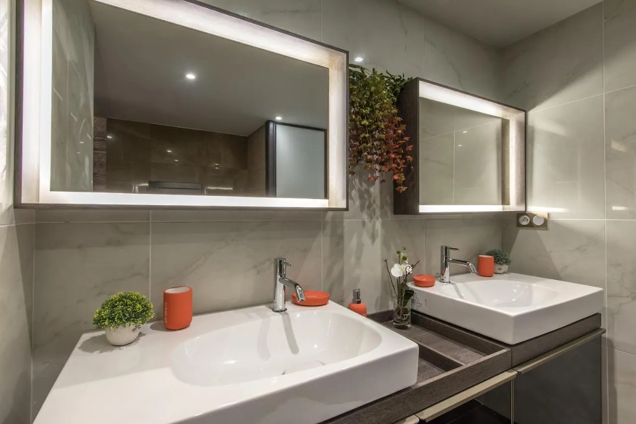 New! Villa L'Or Bleu -Duplex & Mainfloor- By Les Eclectiques アパート