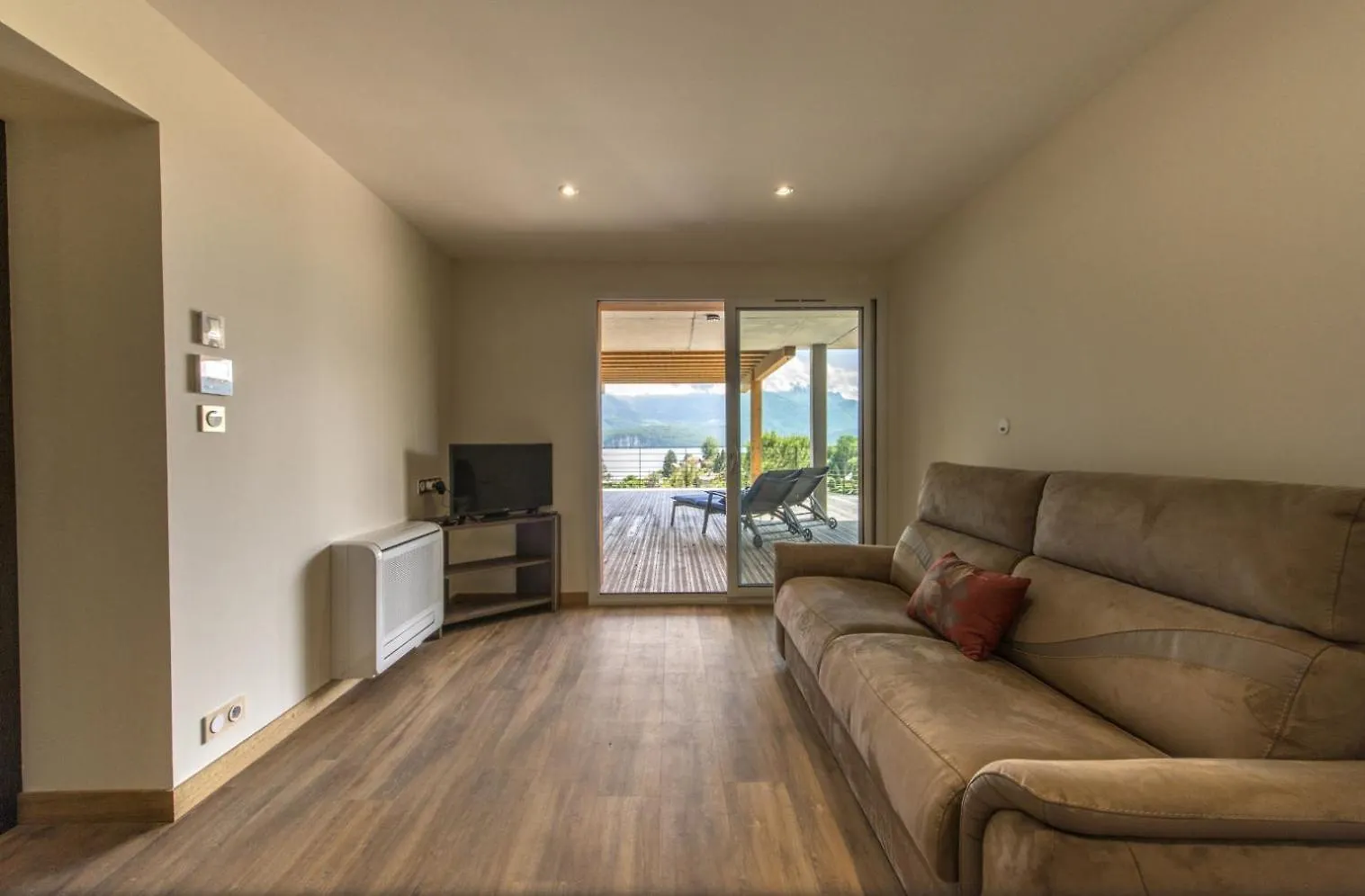 New! Villa L'Or Bleu -Duplex & Mainfloor- By Les Eclectiques