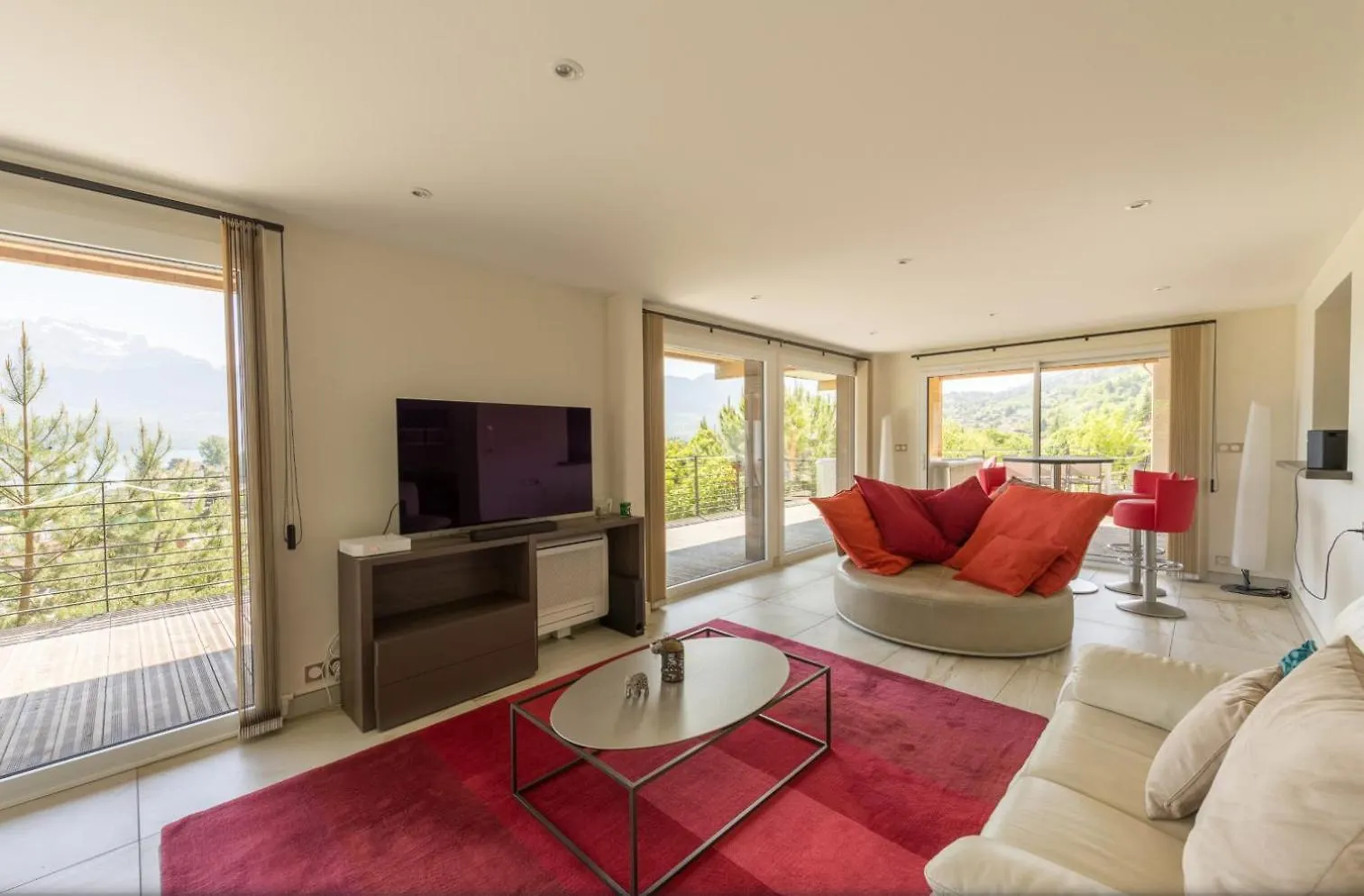 New! Villa L'Or Bleu -Duplex & Mainfloor- By Les Eclectiques